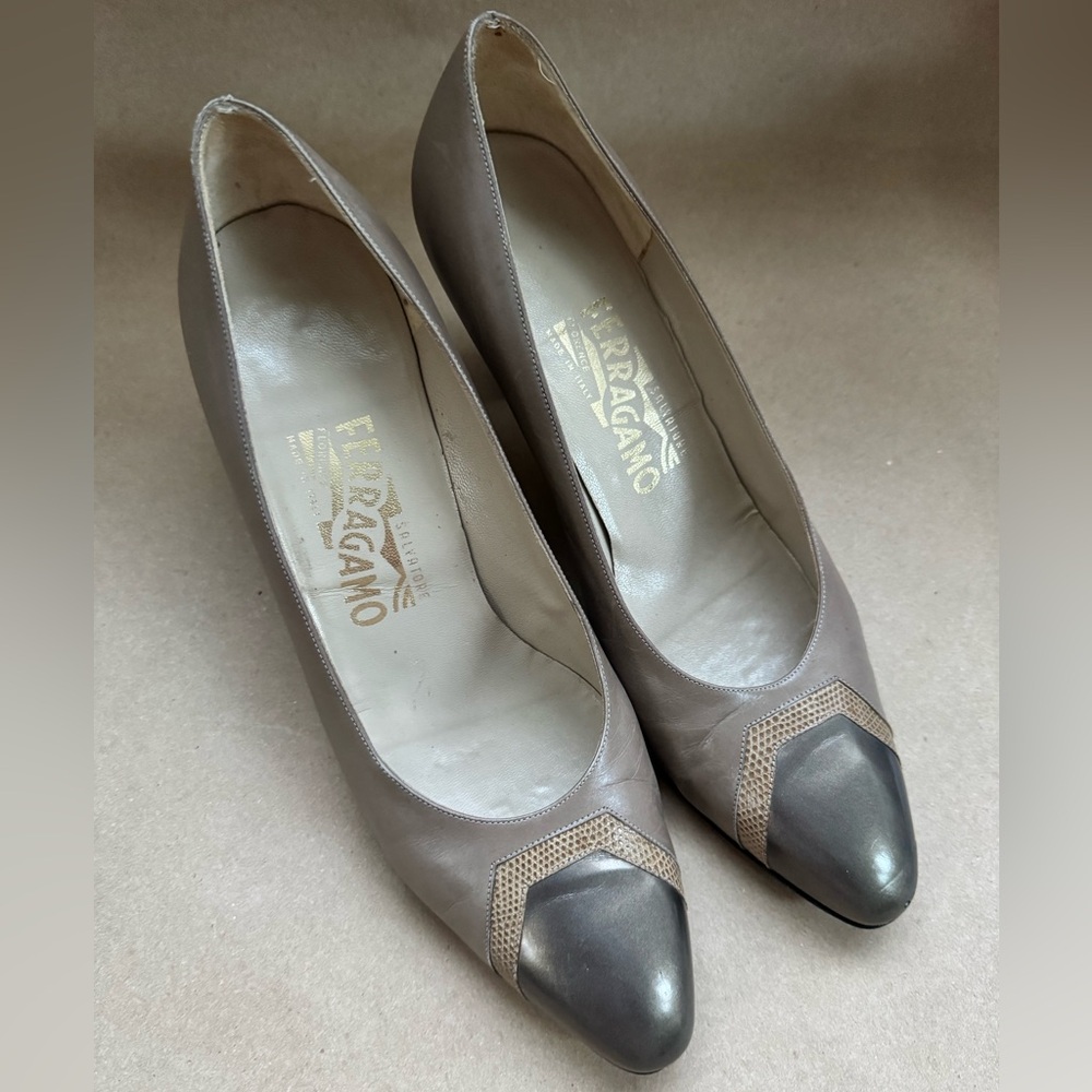 VTG Salvatore Ferragamo Two Tone Low Heel (2.5”) Pumps in Taupe & Metallic Toe 9 - Picture 1 of 13